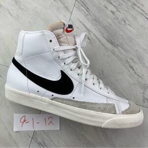•Nike Blazer Mid '77 Sneaker Women’s 9 Black and White High Top Athletic Shoe